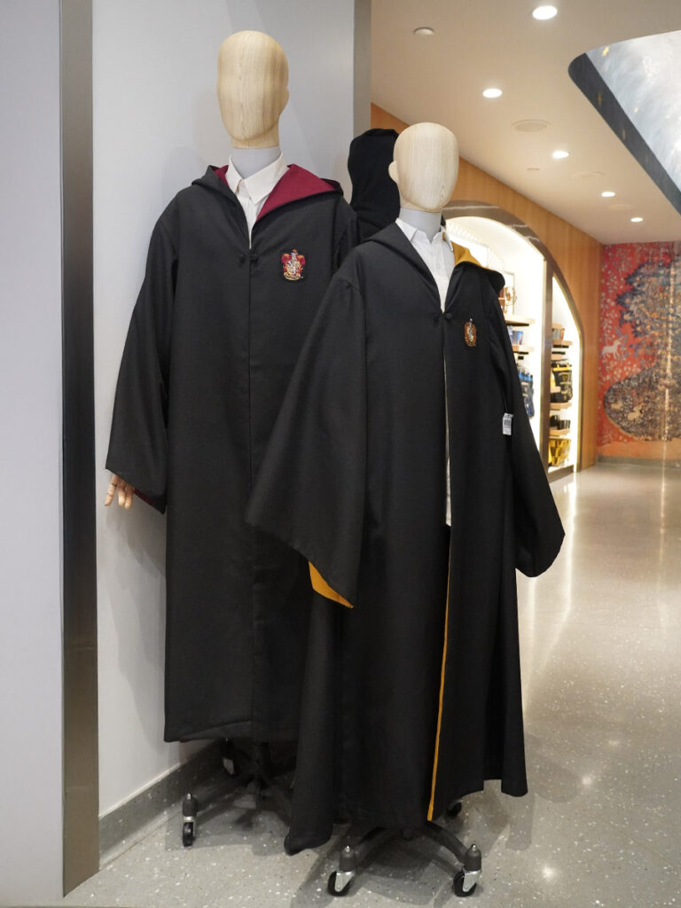 Harry Potter Gryffindor Kids Bathrobe - Official Hogwarts Fleece Robe With Hood