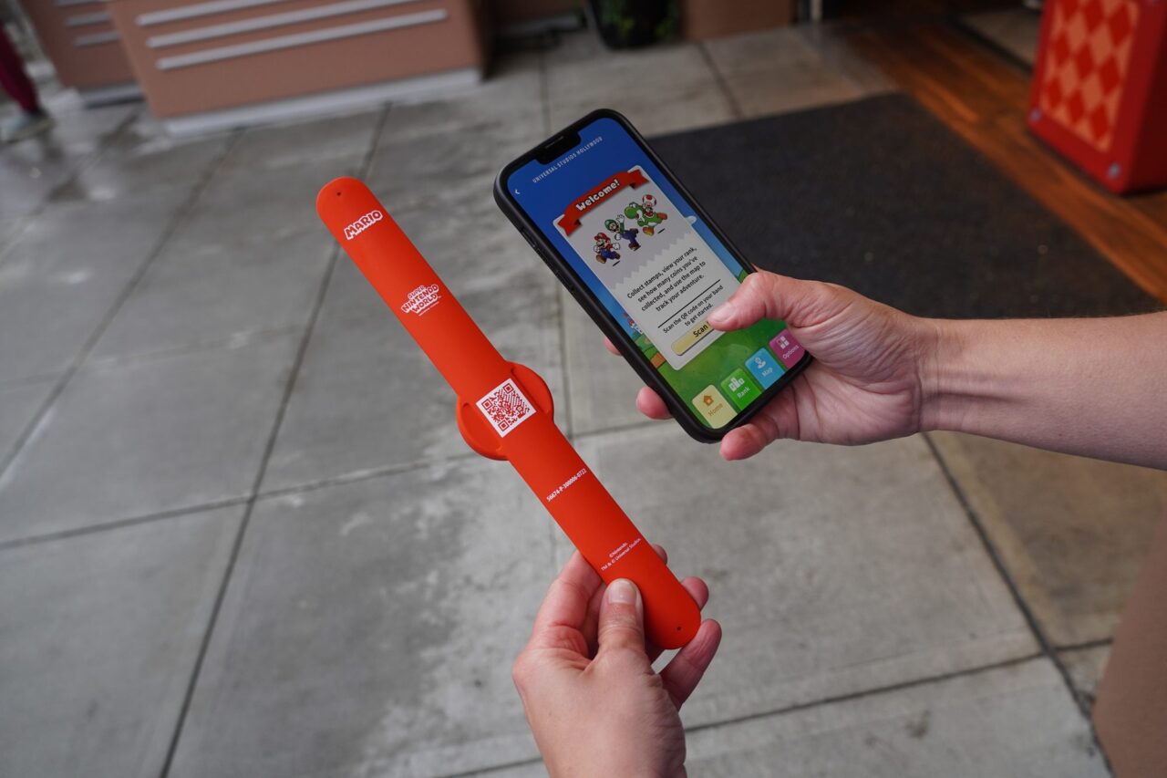 Setting up a red Mario Power-Up Band in the Universal Orlando app