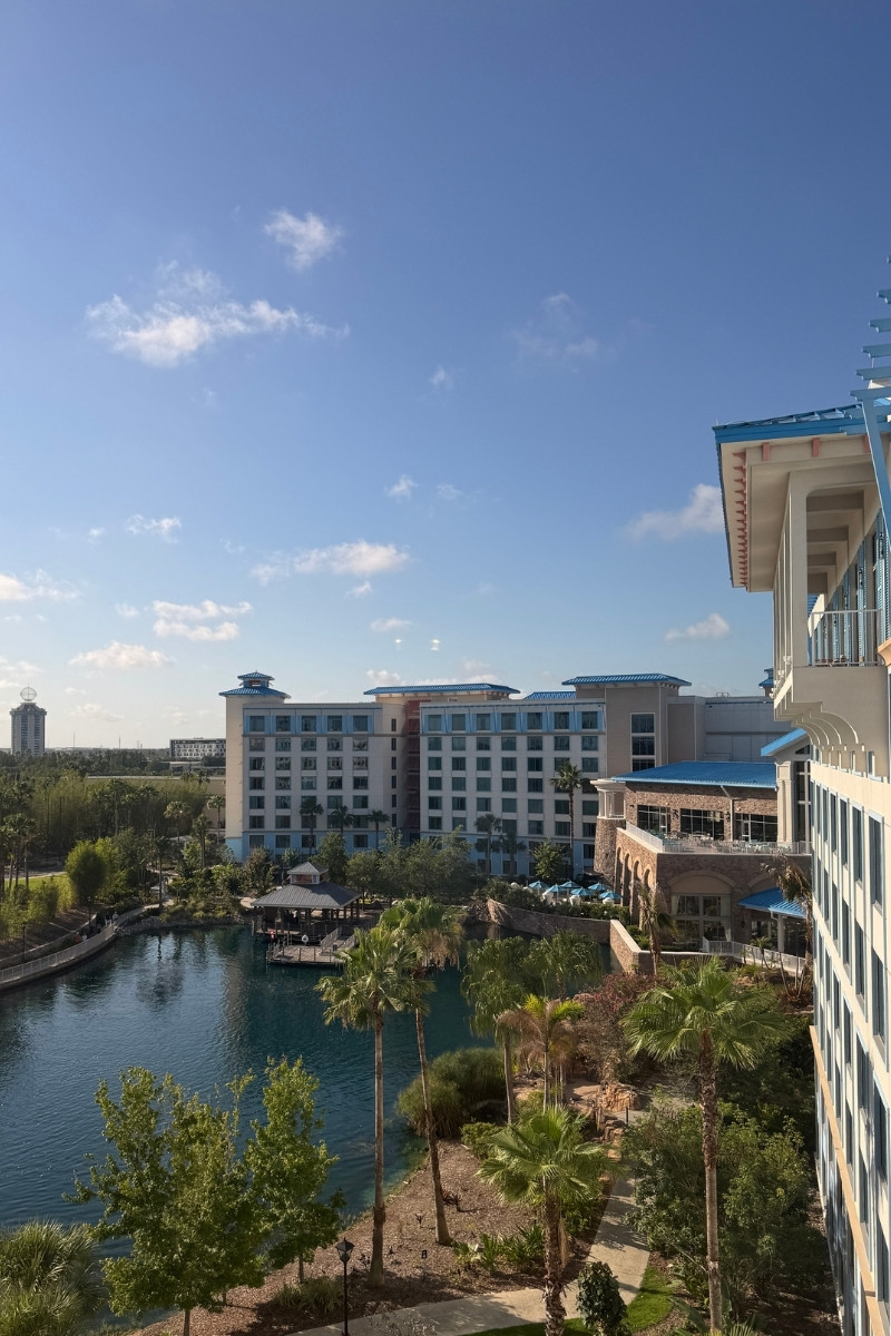 Loews Sapphire Falls Resort hotel at Universal Orlando