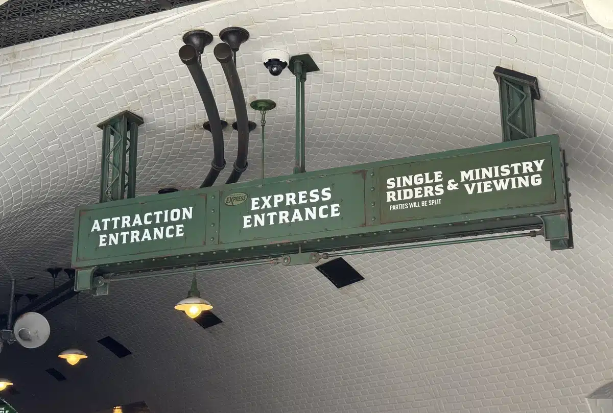 Standby, Express, and Single Rider and Ministry Viewing queue signs at Battle at the Ministry in the Wizarding World of Harry Potter at Epic Universe.
