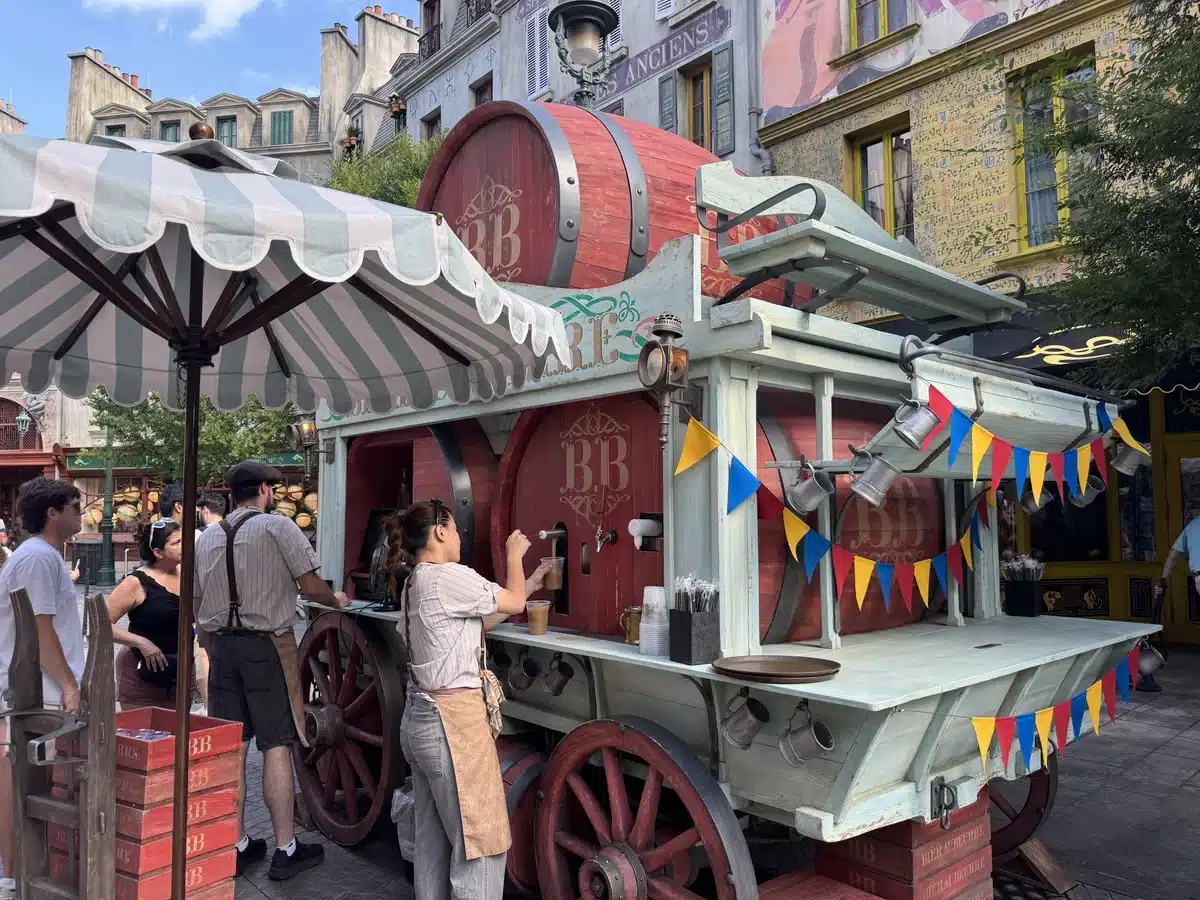 Bièraubeurre Cart serving Butterbeer at Place Cachée in the Wizarding World of Harry Potter at Epic Universe.