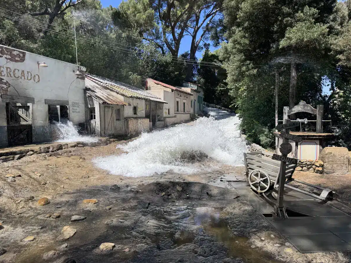 Flash flood scene soaking the tram on the World Famous Studio Tour at Universal Studios Hollywood