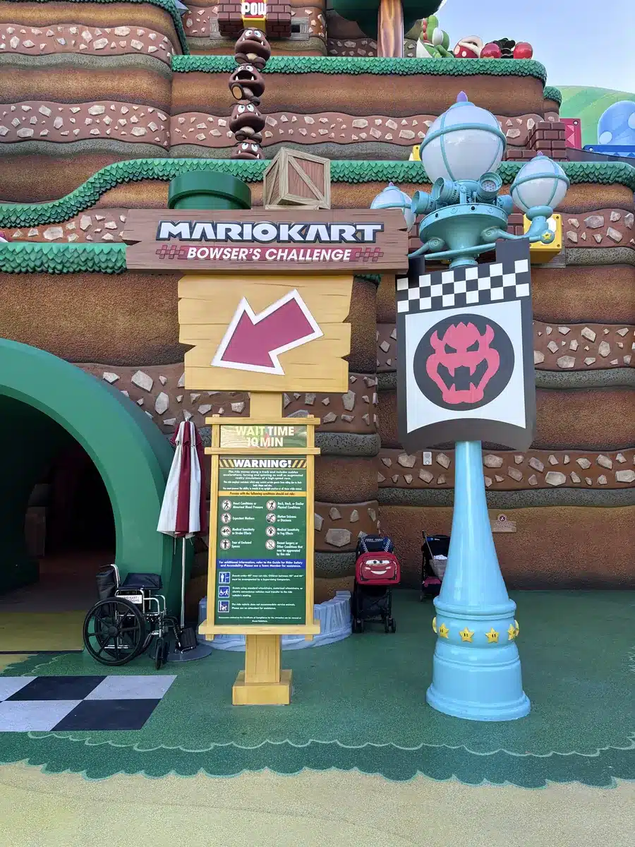 Mario Kart: Bowser's Challenge entrance with the 40 inch height requirement sign at Universal Studios Hollywood